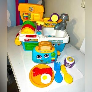 Leap Frog scrub & play smart sink and Yum 2-3 Toaster set